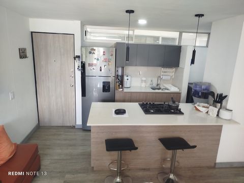 I sell comfortable apartment located in Belén, Loma los Bernal area, area 100 M2, with 3 bedrooms + study, 2 bathrooms, modern and remodeled kitchen, social area and balcony that is integrated into the living room, covered terrace. It is characterize...