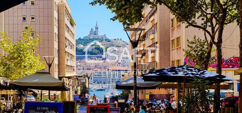 EN EXCLUSIVITE chez SAFTI, proche de la place de Lenche, quartier très prisé du tourisme et des étudiants, ce T2 en étage d'un petit immeuble Marseillais offre une vue sur la cathédrale de la Major ! Sa superficie de 36m2 s'agence d'une pièce princip...