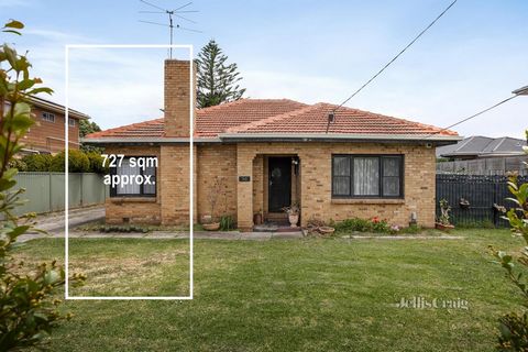 An outstanding land proposition with a 19.2m approx. frontage, this rambling three bedroom cream brick home has options galore up its sleeve. With 727 sqm approx. of prized land, the opportunities could include one of four options. Renovate and exten...