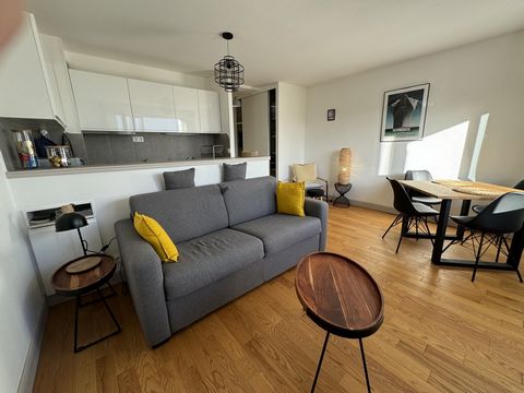 XXX NORMANDY IMMOBILIER VILLERS-SUR-MER XXX Votre agence vous propose en plein centre de VILLERS-SUR-MER un studio dans un état irréprochable disposant d'une entrée avec placard, d'une salle d'eau avec WC, d'une cuisine aménagée et équipée ouverte su...