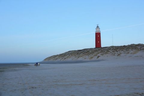 De Bleekersvallei bietet neben schönen Wanderrouten auch einen schönen und ruhig gelegenen neuen Bungalowpark (insgesamt 10 Häuser), direkt am Wald und am Nationalpark Dünen von Texel und auf der schönen Insel Texel. Das Zentrum des bekannten Badeort...