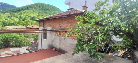 (OFFRE-8164) Nous sommes heureux de vous proposer un ensemble de plusieurs propriétés avec un PANORAMA unique dans le village de Bachkovo. L’offre se compose de : 1. L’intégralité du 3ème étage mansardé du bâtiment résidentiel principal. L’étage a un...