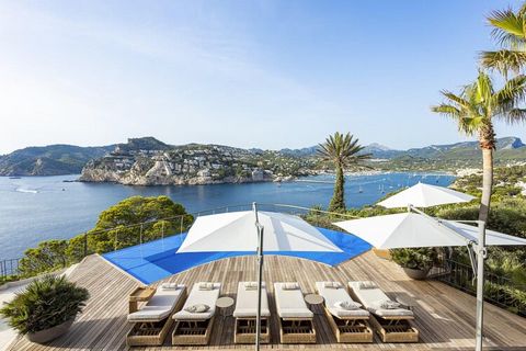 Located just 15 minutes on foot from the charming Port Andratx, this villa offers a privileged setting with breathtaking views over the port and the island of Dragonera. Set on nearly 2000m², the villa provides a luxurious retreat with sun all day, c...