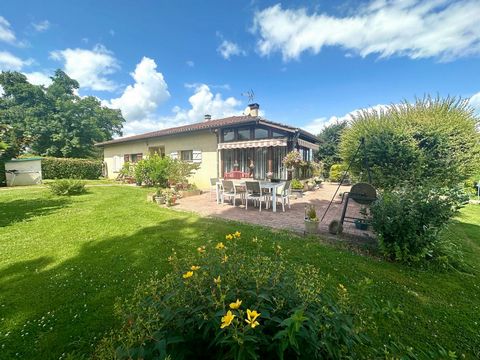 Situated between Nogaro and Eauze, this 90s house of around 120 m² with basement and swimming pool is set in grounds of around 5200 m². In a bucolic setting offering peace and quiet, this property benefits from south-east exposure and is ideal for co...