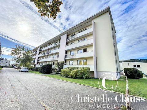 Exclusief bij Christelle Clauss Immobilier in Thann, kom en ontdek dit prachtige 5-kamer appartement. Gelegen in een rustige omgeving en toch dicht bij de voorzieningen van de stad, combineert dit appartement ruimte en comfort in een gastvrije sfeer....