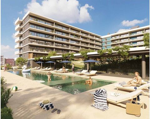 3 bedroom flat in Faro, situated in the exclusive Lux Garden Evo, a new private condominium development. This flat has a spacious living room with open-plan kitchen, surrounded by a large balcony bringing light and comfort inside. The bedroom area, o...