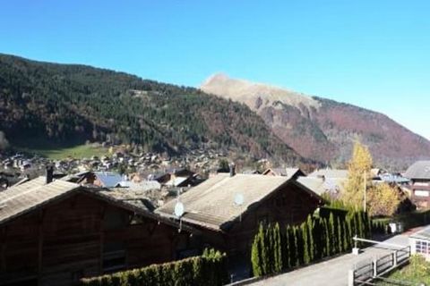 Dit charmante driekamerappartement bevindt zich op de begane grond van een residentie op slechts 300 meter van het centrum en de skiliften in Morzine. Met een oppervlakte van 34 m² is het appartement perfect voor maximaal 6 personen. Het beschikt ove...