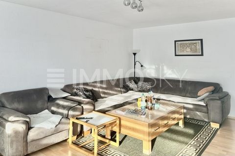 De l’espace pour toute la famille : Spacieux appartement de 4 pièces à Bamberg Cet appartement lumineux et moderne de 4 pièces situé dans un emplacement central de Bamberg se trouve à seulement quelques minutes de la gare centrale et offre des connex...