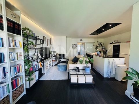 Ce bel appartement au 3ème étage ne laisse rien à désirer. Sur une surface habitable de 62 m², vous pouvez vous attendre à une atmosphère de vie luxueuse qui convainc par des matériaux de haute qualité et un design bien pensé. L’appartement dispose d...