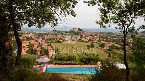 Das charmante Belvedere Cottage befindet sich in der Gemeinde Sarteano in der Provinz Siena und bietet eine einzigartige Begegnung mit der Landschaft der Toskana. Das Anwesen ist von einem großen Grundstück von über 14 Hektar umgeben und bietet ein h...