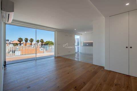 Located in Cascais. This modern 2-bedroom apartment offers the chance to enjoy morning coffee with views over the rooftops of Cascais and a partial glimpse of the sea from its spacious balcony. It is one of four exclusive residences located in the he...