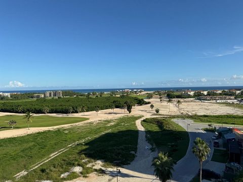 Einzigartige Lage: Dieses luxuriöse Penthouse befindet sich im Herzen von Cap Cana , in den Las Iguanas Golf Residences , auf einer majestätischen Klippe 14 Meter über dem Meeresspiegel. Genießen Sie den Panoramablick auf den Golfplatz Las Iguanas un...