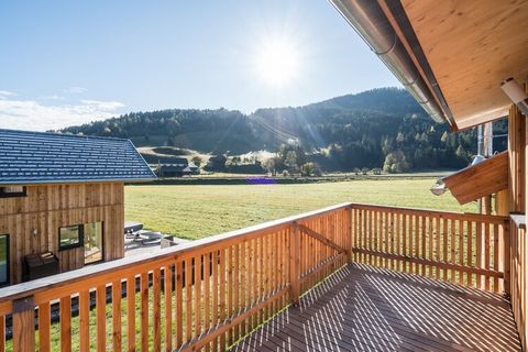 Erleben Sie ein Höchstmaß an Komfort und Entspannung in unserem 132 m² großen Premium-Chalet, das ideal für Gruppen oder Familien mit bis zu 12 Personen ist. Eingebettet in die malerische Region Murau in der Steiermark, bietet dieses luxuriöse Refugi...