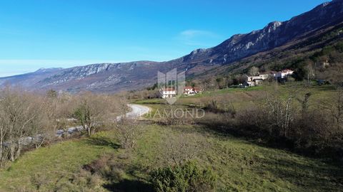 Location: Istarska županija, Labin, Labin. Building land near the town of Labin. We are selling a beautiful plot of land near the town of Labin, only 3.5 km from the sea. The land is flat with an open view of Mount Učka and is located along an asphal...