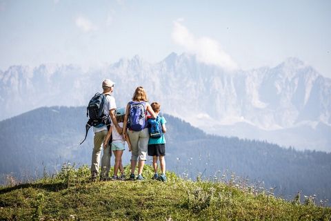 Questo elegante appartamento con 1 camera da letto a Oberwölz offre un rifugio accogliente e moderno per un massimo di 4 persone, con 40 m² di spazio splendidamente arredato. Situato ai piedi della pista da sci, l'appartamento offre una vista mozzafi...