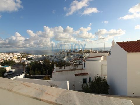 Diese erstaunliche 2-Zimmer-Wohnung in Albufeira bietet alles, was du brauchst, um komfortabel und stilvoll zu leben. Mit einem atemberaubenden Meerblick ist diese Immobilie eine einzigartige Gelegenheit, die Sie sich nicht entgehen lassen sollten. L...