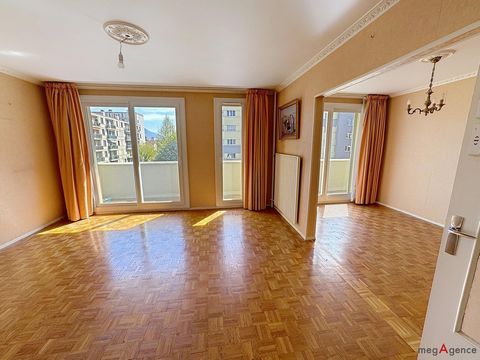 Appartement 4 pièces + cuisine avec cave et garage en sus