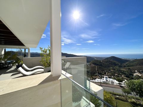 introducing a magnificent 3 bedroom Penthouse nestled within the luxury development Palo Alto in Ojen, Marbella with uninterrupted 180 degree views of the Mediterranean Sea.Set upon a exclusive plot of luxury apartments and soon to be villas Palo Alt...