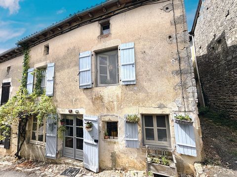Maison de village en pierre authentique à deux pas du centre de Nanteuil-en-Vallée
