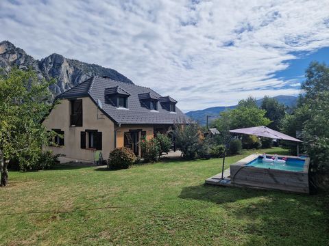 Maison familliale avec vue imprenable sur les Pyrénées Ariégeois