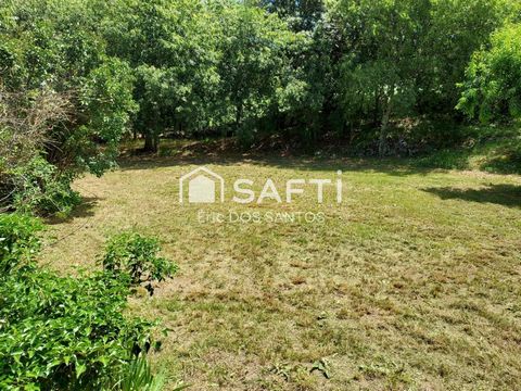 Maison ancienne en pierre avec un terrain constructible plat ,proche et non attenant de 390 M2 piscinable