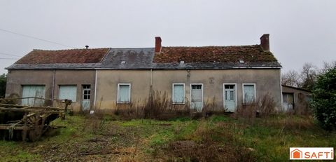 NEUVY LE ROI a la campagne ancienne Fermette.