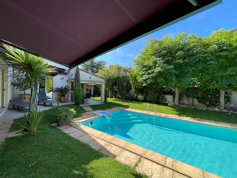Plain-pied d’exception 174m² au calme, centre village avec piscine et pool house