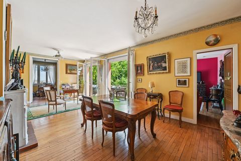 78100 - Saint Germain-en-Laye Ville. Maison familiale de 210m² avec jardin de 570m².