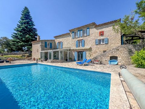 A vendre : un magnifique domaine provençal situé près de Reillanne.
