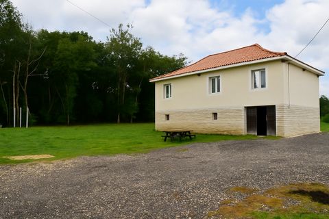 Un écrin de verdure rare : maison avec terrain constructible de 6 000 m²