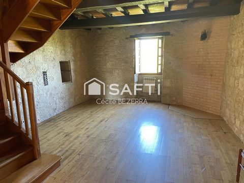 Au coeur de la cité médiévale de Larressingle, maison de pierre sur 3 niveaux