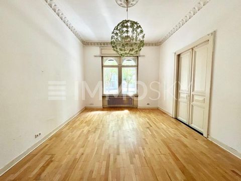 Herzlich Willkommen in Ihrem neuen Zuhause! Diese renovierungsbedürftige charmante 4-Zimmer-Wohnung mit ca. 150 m² Wohnfläche befindet sich im Erdgeschoss eines gepflegten Altbaus im begehrten Dichterviertel von Wiesbaden. Die zentrale Lage ermöglich...
