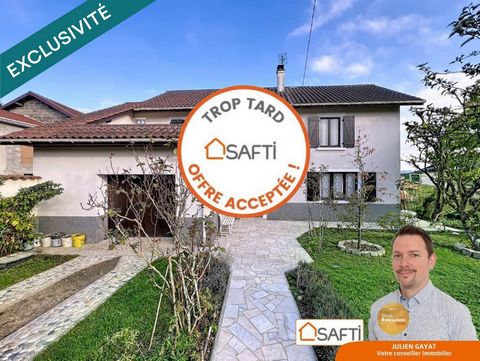 Maison en pisé avec toiture en bon état