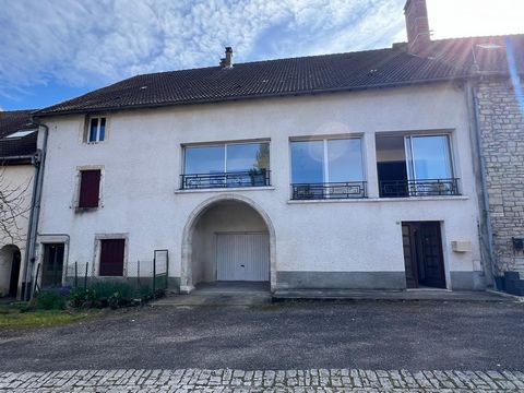 Maison de 112 m2, 3 chambres, garage et terrain.
