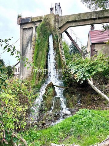 MOULIN AVEC DES NOMBREUSES DEPENDANCES