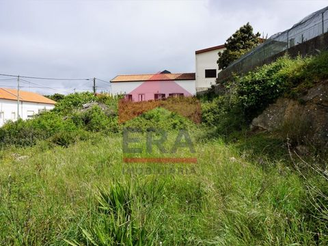 Urban land for construction. In the center of the village, close to cafes and mini markets. Just 6 minutes from Dino Parque and 9 minutes from Areia Branca beach. *The information provided is for information purposes only, not binding, and does not e...