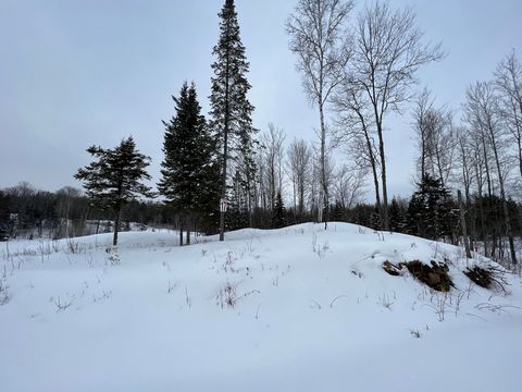 Beautiful lot #17 ready to build. Very good location near all services. You will be charmed by its peaceful environment! This place is perfect for outdoor lovers! Close to several navigable bodies of water! Only 45 minutes from Mont-Laurier and 1h50 ...