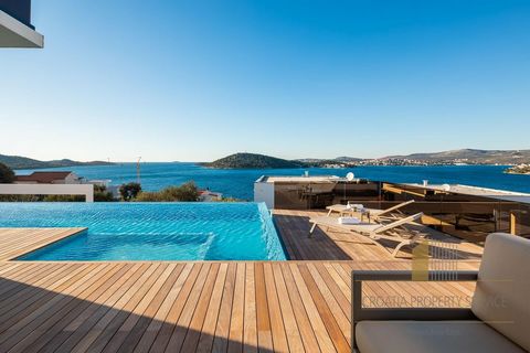 Luxury villa located in a quiet Dalmatian town near Rogoznica in a fenced complex of three villas offers an enchanting blend of modern architecture and natural ambience with a unique view of one of the most beautiful sunsets. Although it is located i...