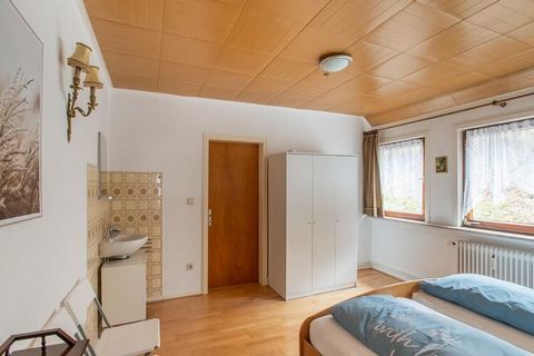 Esta amplia casa de vacaciones se encuentra en Nordenau, Alemania. Hay 8 habitaciones con capacidad para 16 personas, perfectas para unas vacaciones con toda la familia. También puedes traer 2 mascotas. Desde la sala de estar tiene una vista impresio...