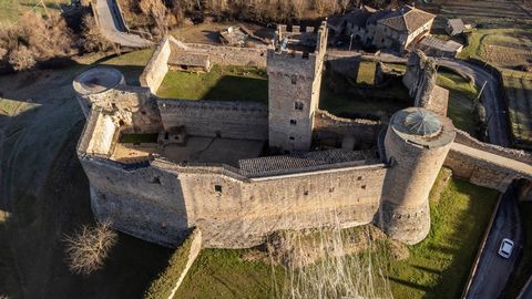 Rocca di Staggia goes through ten centuries of history. Its origins date back to before the 1st Century and run between the historical events that affected Tuscany, in particular the Middle Ages with the war between the Republics of Florence and Sien...