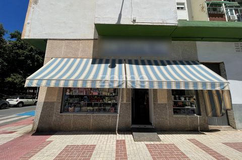 Identificação do imóvel: ZMES506678 ZOME MÁLAGA presents this business for sale, stationery / bookstore, after 44 years operating the time has come for the owner to retire. The business is sold with large important and demonstrable annual income, to ...