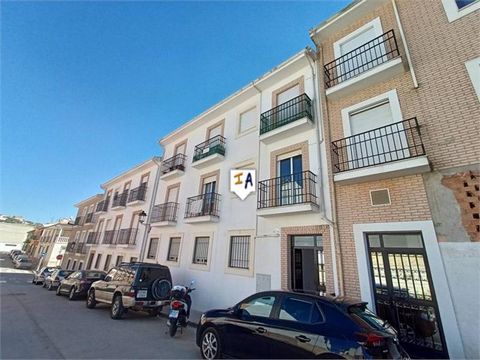 Dit gemeubileerde appartement met 3 slaapkamers en 2 badkamers in het stadscentrum met garage is zeer goed gelegen in Rute, in de provincie Cordoba, Andalusië, Spanje. Het gebouw waar dit appartement zich bevindt ligt op slechts 100 meter van een spo...