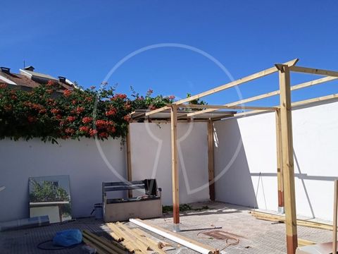 Investment property, it is currently rented to students with a monthly income of €3,750. These are 2 small 2-storey villas, located in Casalinho da Ajuda, which have been fully recovered and adapted for student rental. The aim is to take advantage of...