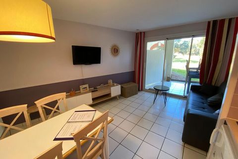 Located in Moliets-et-Maa, this cozy apartment features 1 bedroom and can host up to 4 people (double sofa-bed in the livingroom). Suitable for families, guests can take a refreshing dip in the shared swimming pool and access paid WiFi here. Golf ent...