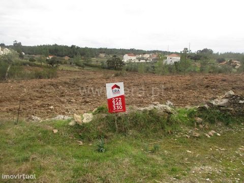 Set of 4 rustic land, separated with 320m2, 520m2 and 920m2, main land with 11.600m2, good access, water and light nearby, with slight slope in Benquerenças, some trees and pinetrees. Excluded from the SCE, under Article 4 of Decree-Law No. 118/2013 ...