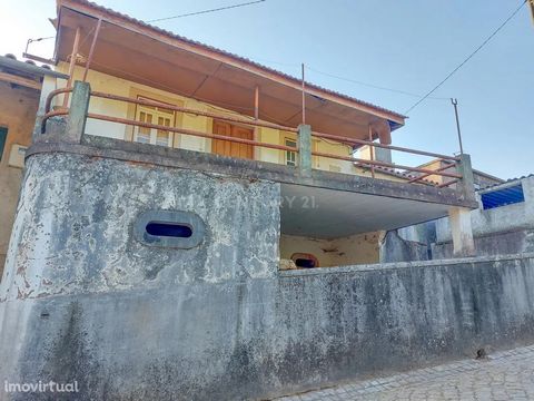 Lovely country house, of general stone construction, to recover, located in a quiet village, in the parish of Cumeeira, county of Penela. This property consists of two floors, the 1st floor consisting of three bedrooms, a living room, bathroom and ki...