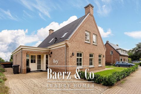 Do you dream of a beautiful rural country home with all modern amenities? Then we have the property for you! This beautiful detached country house, built in 2020, is located on the charming Herenweg in Noordwijkerhout and offers everything you desire...