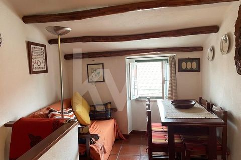 For sale: charming house in the historic center of Castelo de Vide Welcome to your Hideaway in the historic village of Castelo de Vide! This unique property was created from two small houses to offer more space in a combination of corners of comfort ...