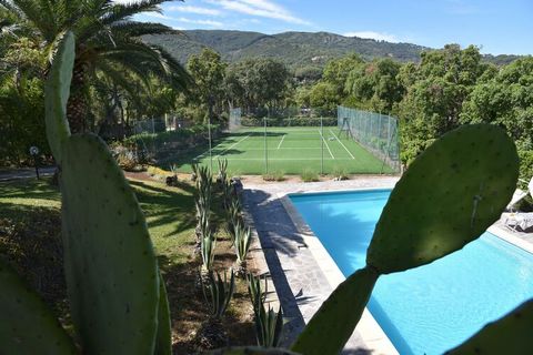 Located near Capoliveri, a few minutes from the sea, this holiday is the ideal place to spend your vacation. A total of 9 people can stay in this property, which is perfect for several families or a group of friends. A beautiful sandy beach of approx...