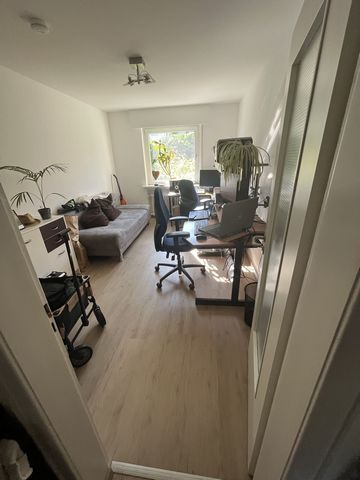 The cozy apartment is well located in the quiet district of Dortmund-Körne, close to the city center, with very good connections to public transport (S-/U-Bahn) (both in about 5 min walking distance). Parking spaces and shopping facilities are suffic...